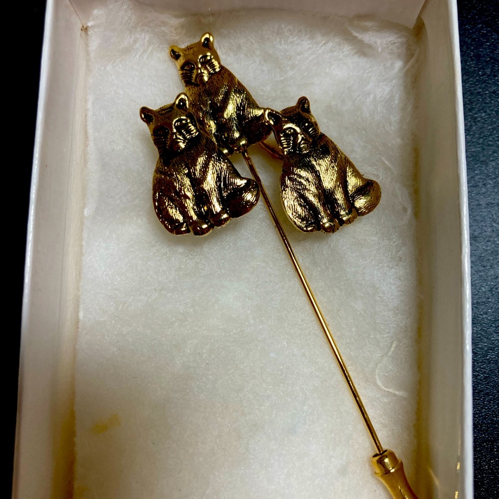 Vintage cat sticker pin goldtone 3 cats